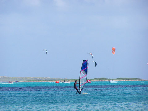 un-momento-delle-gare-di-windsurf-e-kitesurf.JPG