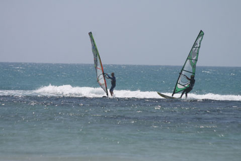 franci-segue-allievo-con-windsurf.jpg